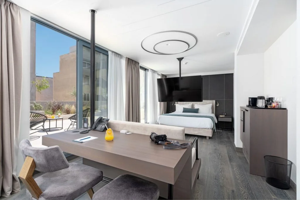 HELLENIC VIBES SUITE Smart Hotel in Athens